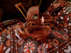2 wicker carriages side